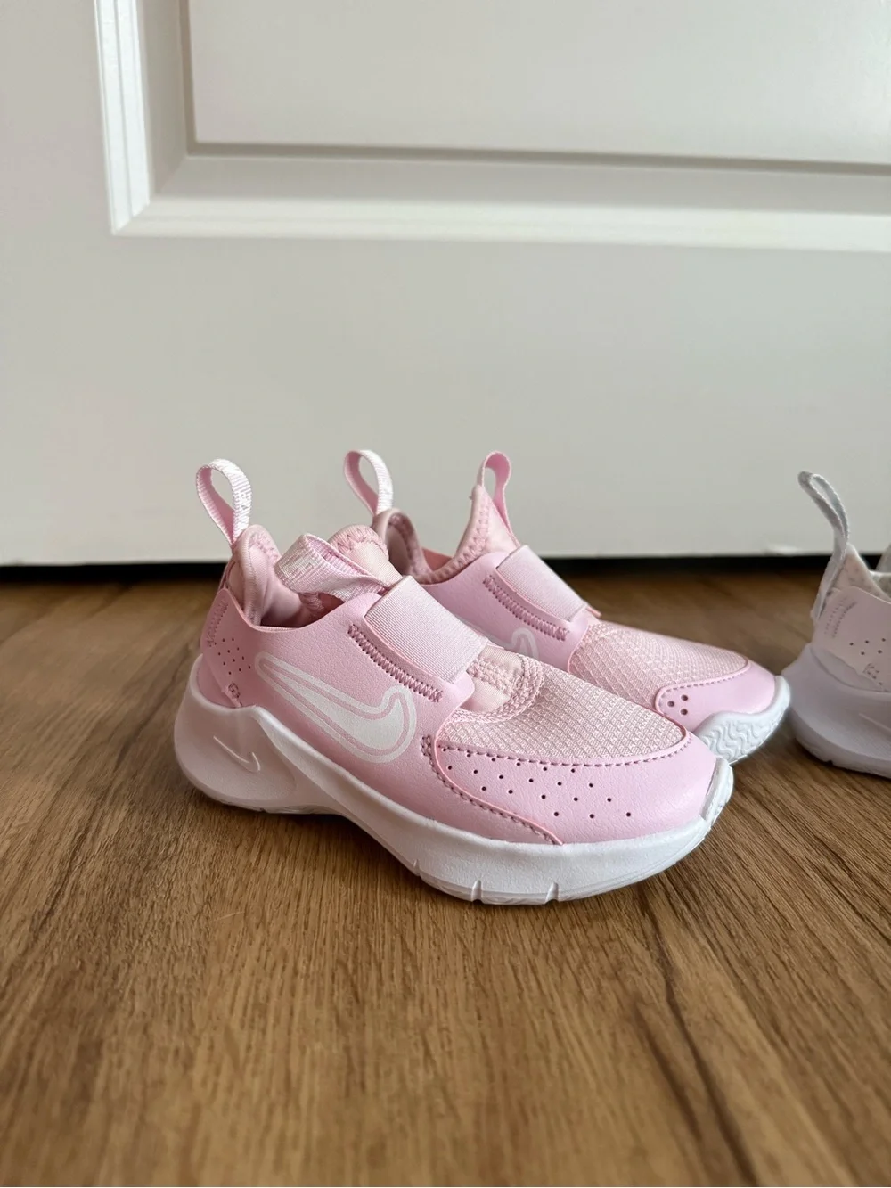 NIKE • size 7c & 8c • Kid’s Flex Runner 3 Lot Pink and White Sneakers